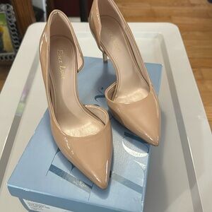 Patent leather tan pump
